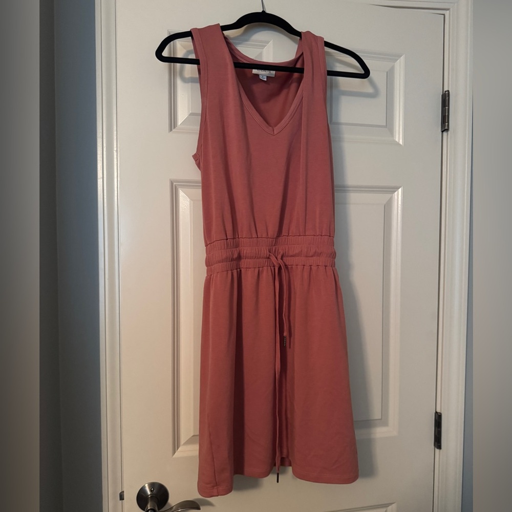 Evereve Coral Sleeveless V-Neck Casual Dress